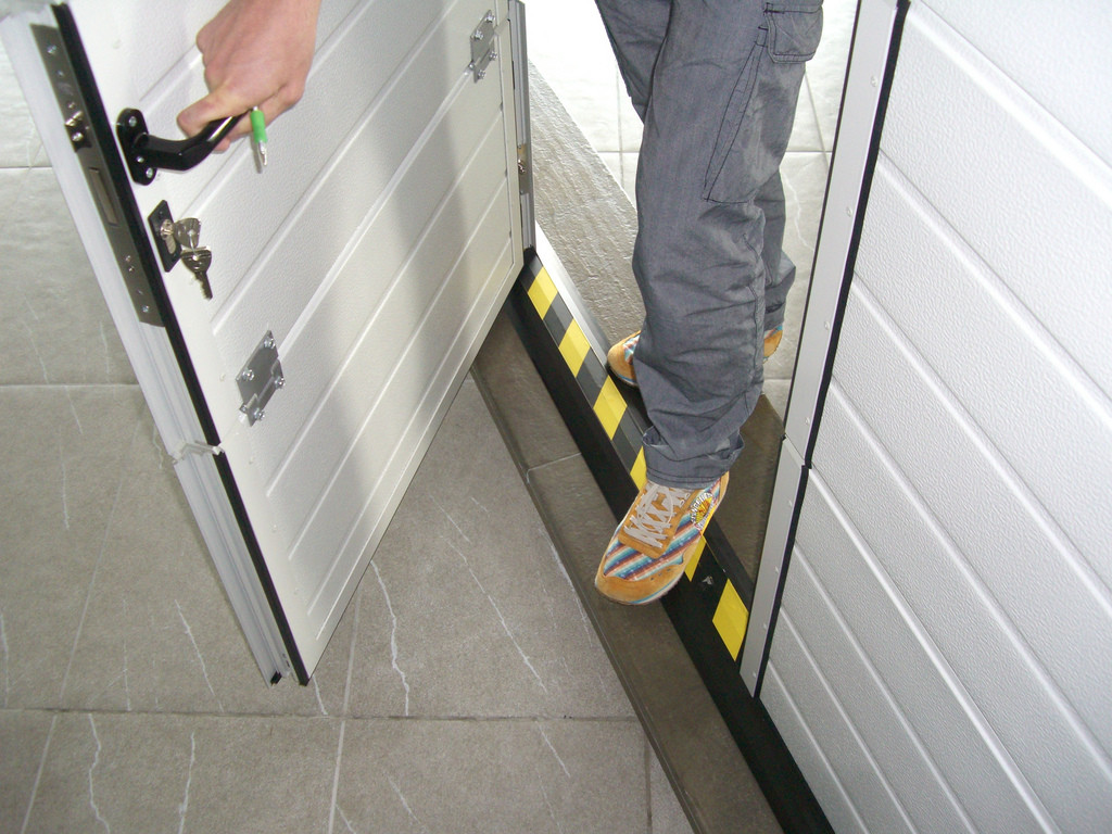 3522269766 be31ddf7b3 b 1024x768 Porte pedonali inserite: praticità e sicurezza per ogni esigenza.