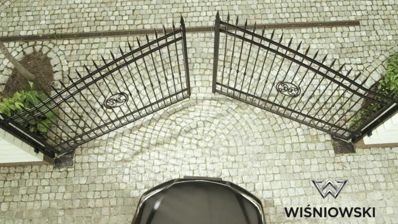 maxresdefault 1 800x450 Wisniowski: un ingresso con stile