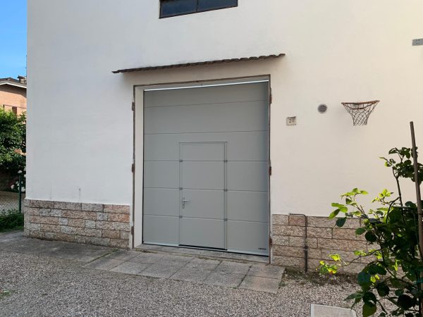  Garage protetto e comodo? Con un sezionale Dynamic System!