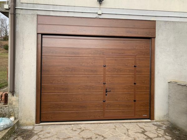 WhatsApp Image 2021 03 12 at 17.20.56 2 1 600x450 Sezionale, porta pedonale, look caldo del legno: possibile.