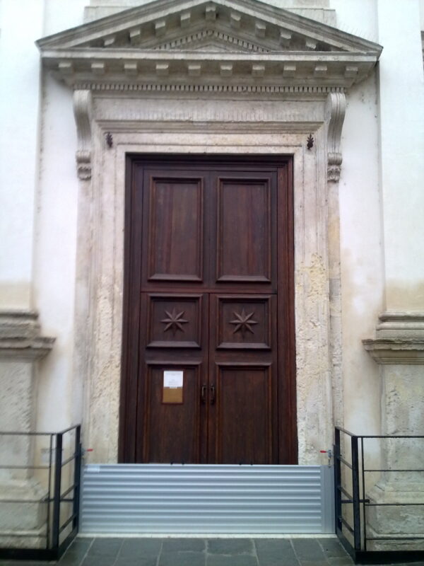 08112011180 600x800 Paratie Acquastop: sicurezza antiallagamento